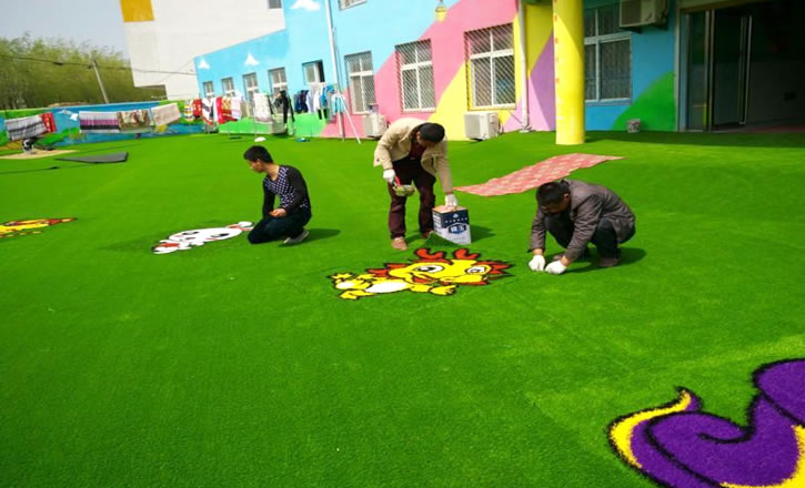 幼兒園人造草皮多少錢一平方米？